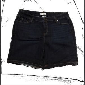 Lane Bryant mid- rise girlfriend shorts 16